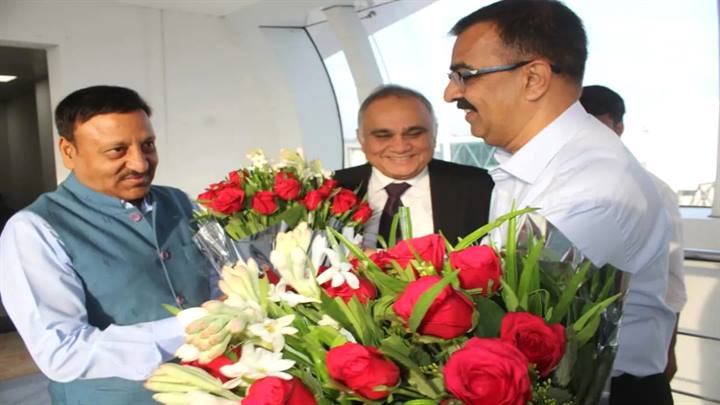 मुख्य चुनाव आयुक्त श्री राजीव कुमार की अगुवाई में केन्द्रीय निर्वाचन दल भोपाल में